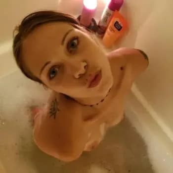 Profil de Mina, 28 ans, Pute à Ignace (Ontario)