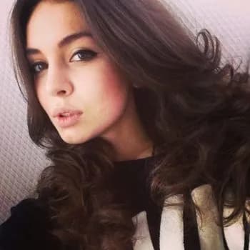 Profil de Clélia, 24 ans, Pute à Côte-Saint-Luc (Quebec)